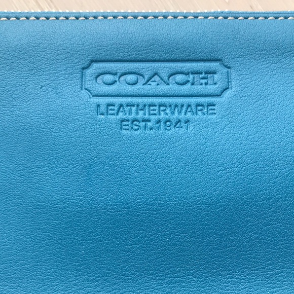 Coach blue leather wristlet with zipper and tassel - Picture 2 of 6